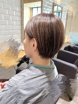 カーラ(Cara) 30代/40代/50代 白髪ぼかしカラー × ショートスタイル