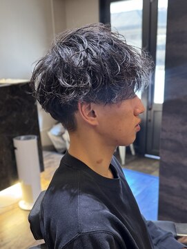 エクファフォーメン(EX-FA FOR MEN) 刈り上げセンターパート/波巻きツイストスパイラル/瀬田