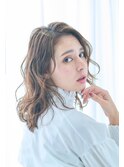 【VIRGO】かきあげバングとルーズなウェーブで抜け感ミディアム