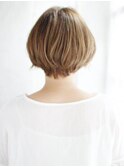 かきあげバングのショートボブスタイル