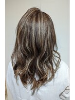 アルス ウィズ アクロス オモテサンドウ(aluss with AKROS omotesando)&nbsp;脱白髪染めハイライト