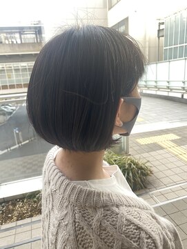 スタジオ アルファプラス 日暮里店(studio α+) ステップボーンカットカットボブショートハイライト白髪ぼかし