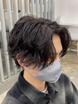 レタッチバイフィフス(RETOUCH by fifth) ミディアム波巻きスパイラルパーマ前下がりセンターパートウルフ