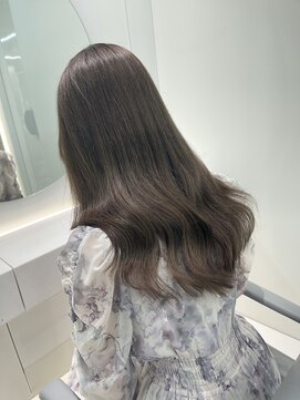 アールプラス 新宿(ar+) グレージュカラー