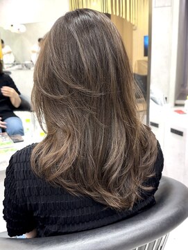 シティ(CITY) レイヤーカット かきあげ前髪