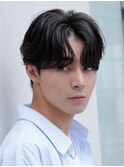 毛流れセンターパートニュアンスパーマビジネスヘア刈り上げ黒髪