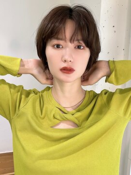 メゾンドムニ 恵比寿(Maison de MUNi) ハイトーンホワイトブロンド×韓国風切りっぱなし小顔ボブ