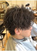 ツーブロックセンターパートツイストスパイラルパーマ黒髪
