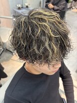 トゥーン 川崎店(TOON) ツイスパ×波巻き/黒髪メッシュ/金メッシュ