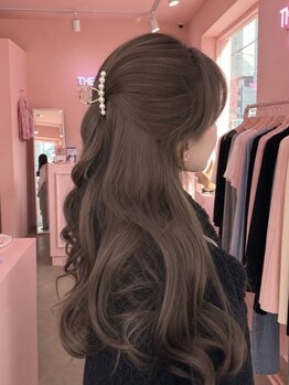 羽エクステ専門店 THE LAYER 梅田【ザレイヤー】の写真/【北新地/梅田】羽エクステ×馴染ませ似合わせカットで360度かわいい◎憧れの艶ロングも思いのまま。