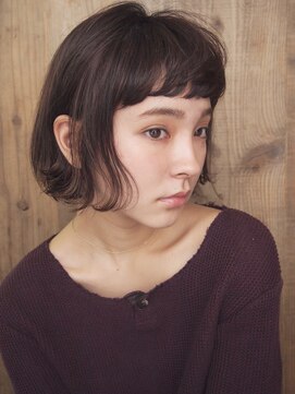 コス(kos) シンプルなボブの顔周りに動きをプラス☆