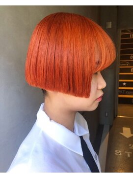 ジーナ(XENA) オレンジショートボブ