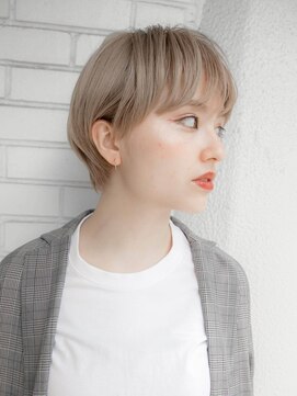 ルティア 池袋(Lutia) ホワイトベージュ　大人ショート