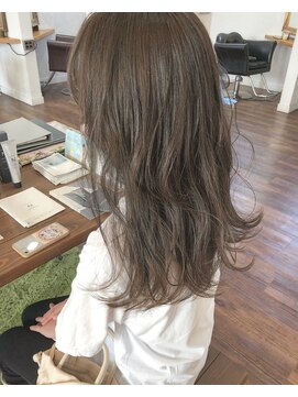 レジスタヘアーワークス (REGISTA hair works) ミントアッシュで抜け感ヘア