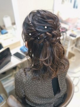 ヘアセットサロン ミント(Hair set salon MINT) ねじりハーフアップ