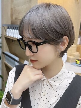 ビュー フクオカ(VIEW FUKUOKA) モードに大人可愛いダークアッシュイメチェンショートボブ