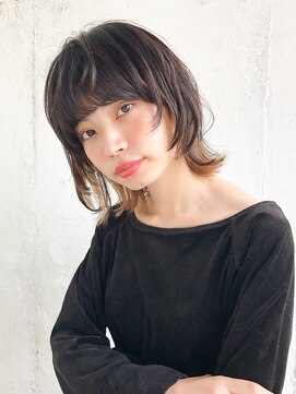 ルティア(Lutia) ウルフカット インナーベージュカラー