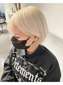 ホワイトブロンドショートボブ/ケアブリーチ抜きっぱなしカラー
