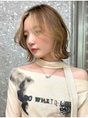 ハイトーンカラー外国人風ボブ切りっぱなし外ハネナチュラルボブ