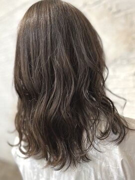 クロエ バイ ラヴィズム 寺尾店(CLOE by LUVISM) グレージュカラー