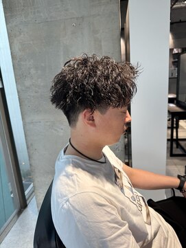 スタッド 松戸(stud. Men‘s) 刈り上げアップバング×ツイストスパイラルパーマ