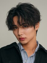 フィフス 渋谷(fifth)&nbsp;S字のカールが人気のセンターパート×波巻きスパイラルパーマ