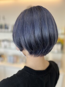 ヒビカ(HIBIKA) 透明感ブルーの丸みショート