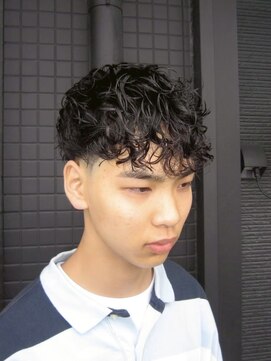 アストロ(ASTRO) フェード×ツイストスパイラルパーマ刈り上げショート