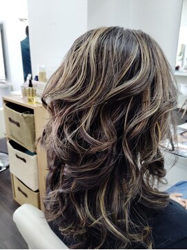 ウーア(Hair Salon UA) 大人ハイライト