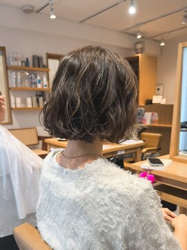 切りっぱなしボブ ウェーブ アッシュベージュカラー20代30代40代