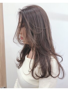 ヌイ 横浜(nui) ラベンダーレイヤー_ホワイトアッシュコンマヘアエアリーミディ