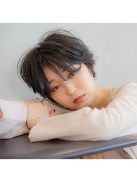 リタ(rita.) 黒髪／ハンサムショート前髪なし 荻原圭介