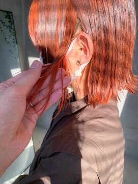テトヘアー(teto hair) 外はねボブ、フェイスフレーミングカラー、オレンジ