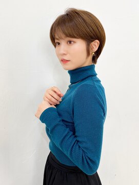 ファミリー(Family) 大人可愛い小顔丸み奥行きショート透明感シルクベージュ艶カラー