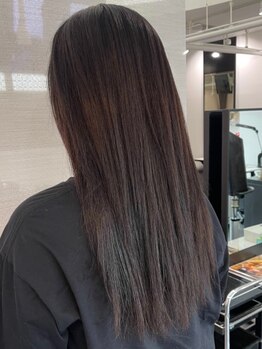 カドゥサロンドボーテ(KADo salon de beaute)の写真/髪質改善で傷ませずに自然なストレートが叶う♪ダメージを最小限にした施術で自然な仕上がりに☆