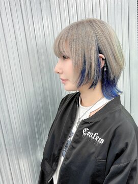 キバ(kva) ▽□□▽ウルフカット×ブルーインナー