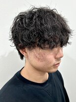 ヒュイル バイ ニアウ(Hwyl by Niau)&nbsp;シャドウパーマメンズカットパーマミニウルフカット波巻きパーマ