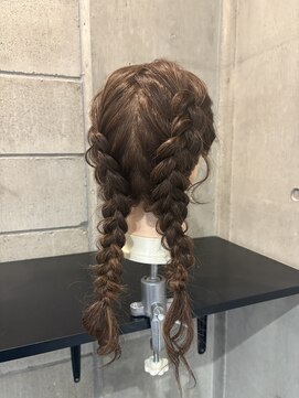 エイミー 伏見店(aemii) 編み込みツイン編み下ろし