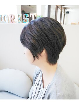 ヘアーアンドネイルフォレスト(Hair&Nail FOREST.) 大人ショートスタイル
