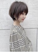 大人可愛い耳かけショートボブダークアッシュブラウン毛先パーマ