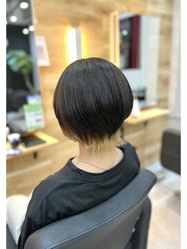 アグ ヘアー ミロ 本厚木店(Agu hair milo) ポイントカラーが可愛い ショートウルフ ◎本厚木
