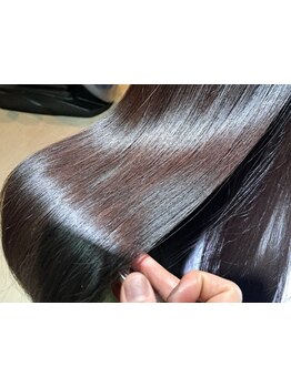 髪質改善専門店だからこそできるオーダーメイド施術！髪質改善Trで、思わず触れたくなるような艶と質感へ