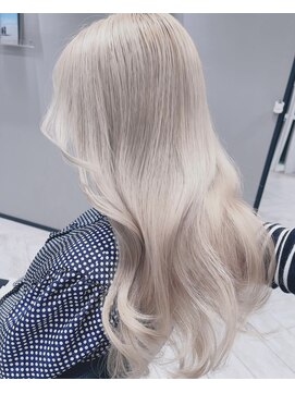 ジーナリア(Xena ria) プレイングカラー/ホワイトブロンド/チャコールグレー★124