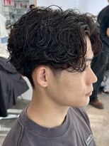 フィフス(fifth)&nbsp;原宿波巻きパーマメンズパーマセンターパートカット刈り上げ黒髪