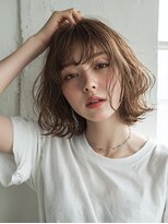 ココ(qoqo) ショートボブ ニュアンスパーマ 顔周りカット カーキベージュ