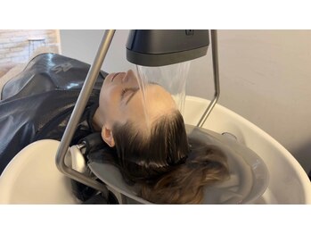 チェルシー 表参道の写真/【個室サロン/頭浸浴付き】60分ヘッドスパ＋髪質改善トリートメント♪頭皮から毛先まで美しい艶髪へ！