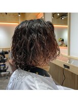 クオル 立川(QOL)&nbsp;波巻きスパイラルパーマセンターパート波巻きパーマツーブロック