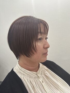 リノアバイフェリア(LINO’A by felia) 小顔に見えるショートレイヤーカット30代40代50代