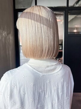 ホワイトブロンドエンドカラー似合わせカット_ba542261