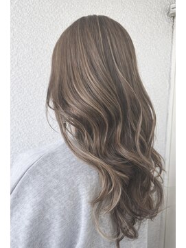 フッタ(Futta) ミルクティーベージュハイライト×レイヤースタイル